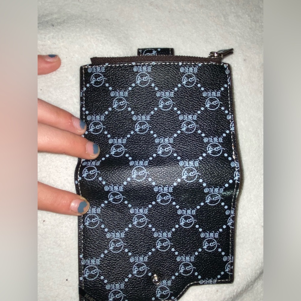 Men’s tri fold wallet non name brand, brand new without tags